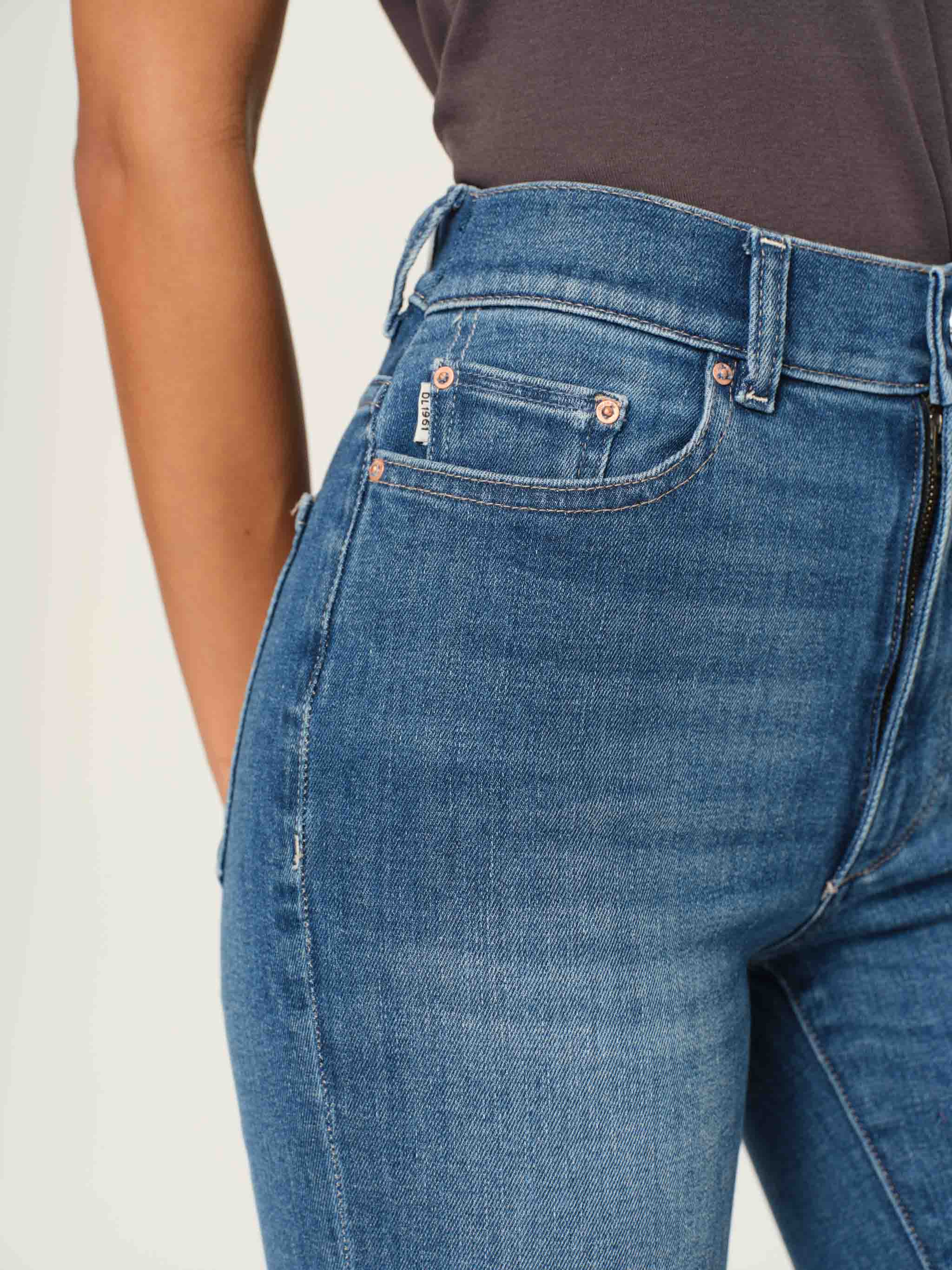 Halle Straight High Rise Instasculpt™ 29" Jeans
