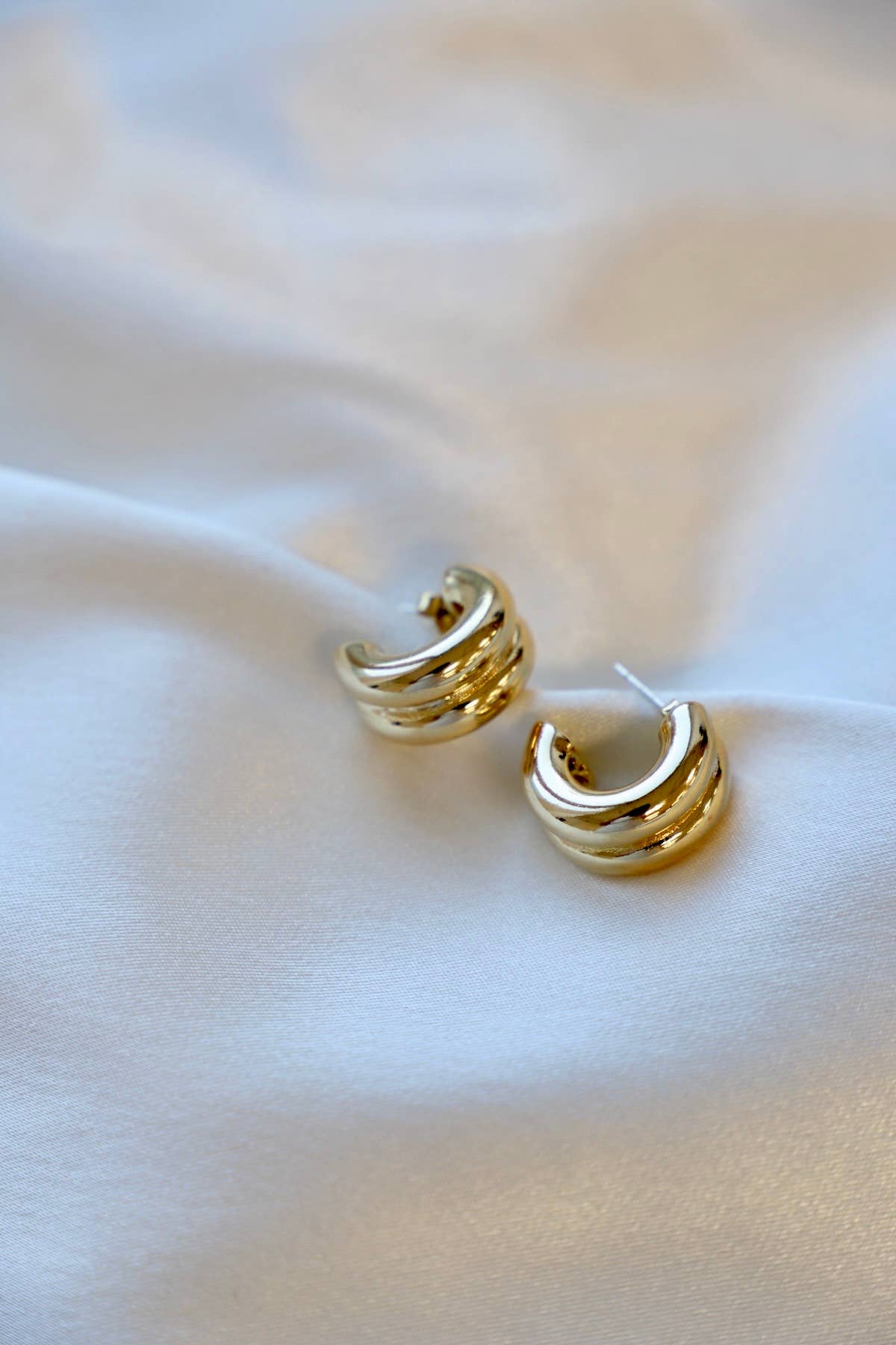 THE NINES CHUNKY DOUBLE HOOP